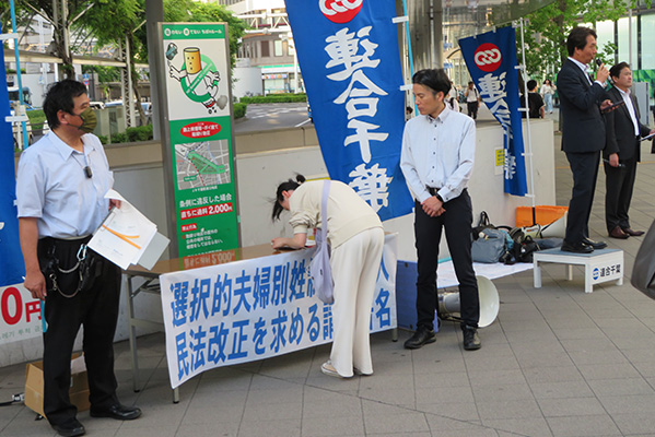 ＪＲ千葉駅東口で請願署名活動を実施しました！（連合千葉）